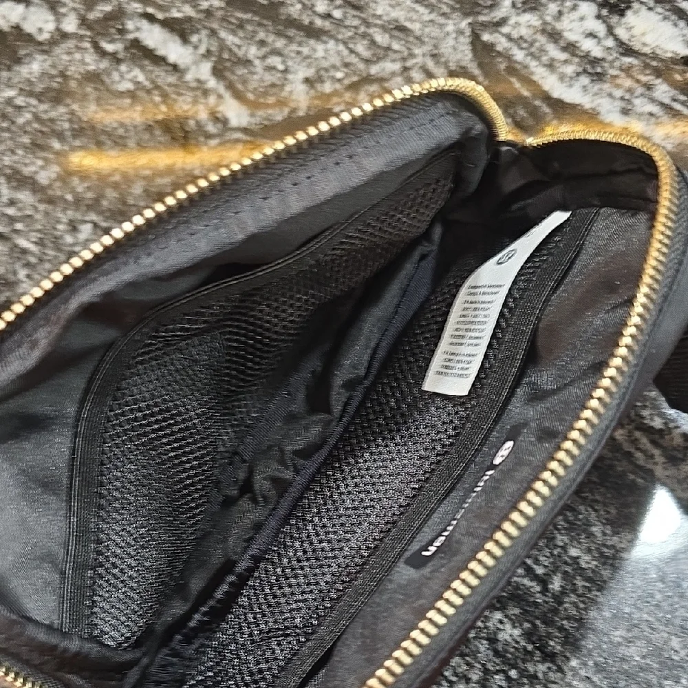 lululemon athletica Black Crossbody Bag - Picture 4 of 4